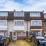 Wilkinsons Home-Free Parking, Perfect For Contractors & Weekend Getaways, Near London City Airport & Excel