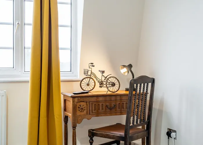 Wilkinsons Home-Free Parking, Perfect For Contractors & Weekend Getaways, Near London City Airport & Excel