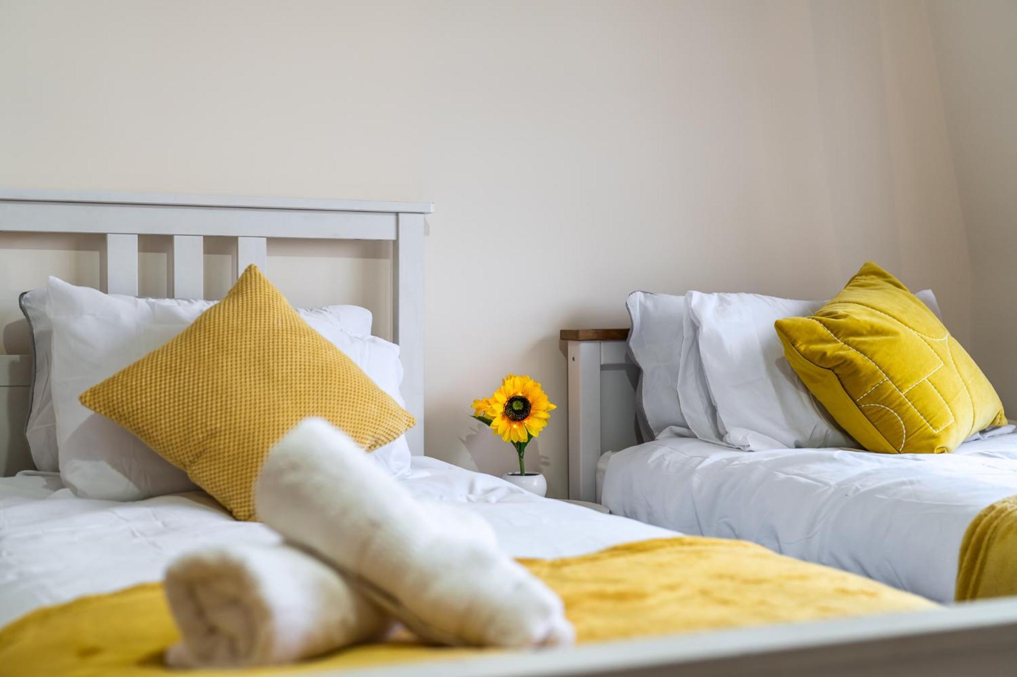 Wilkinsons Home-free Parking, Perfect For Contractors & Weekend Getaways, Near Airport & Excel * Londra