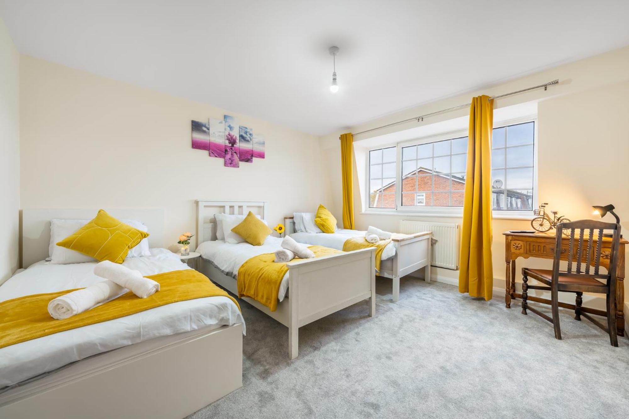 Wilkinsons Home-free Parking, Perfect For Contractors & Weekend Getaways, Near Airport & Excel Londra