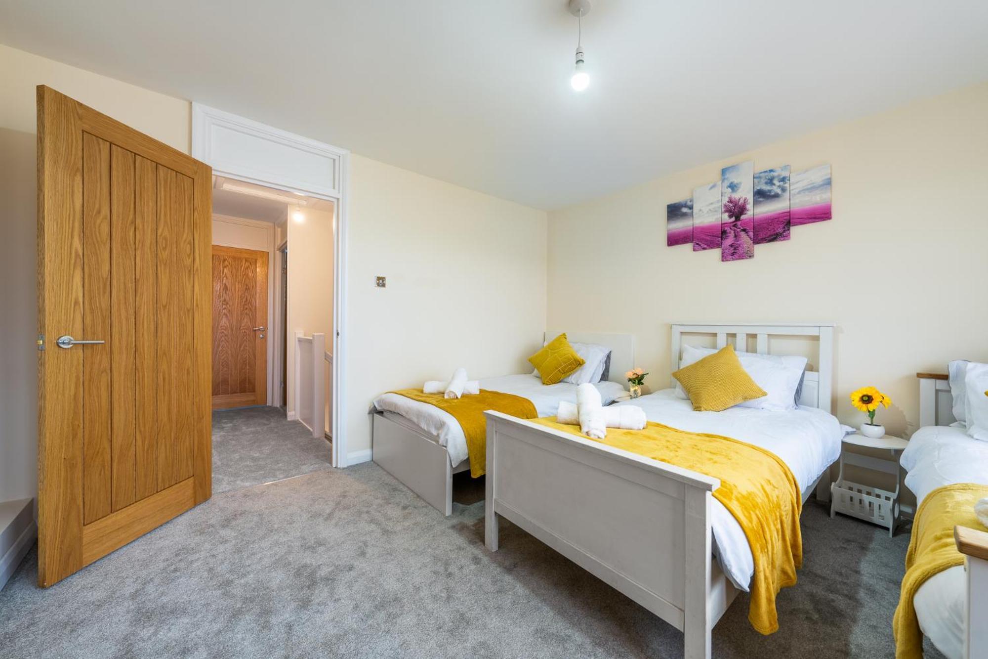 Wilkinsons Home-free Parking, Perfect For Contractors & Weekend Getaways, Near Airport & Excel