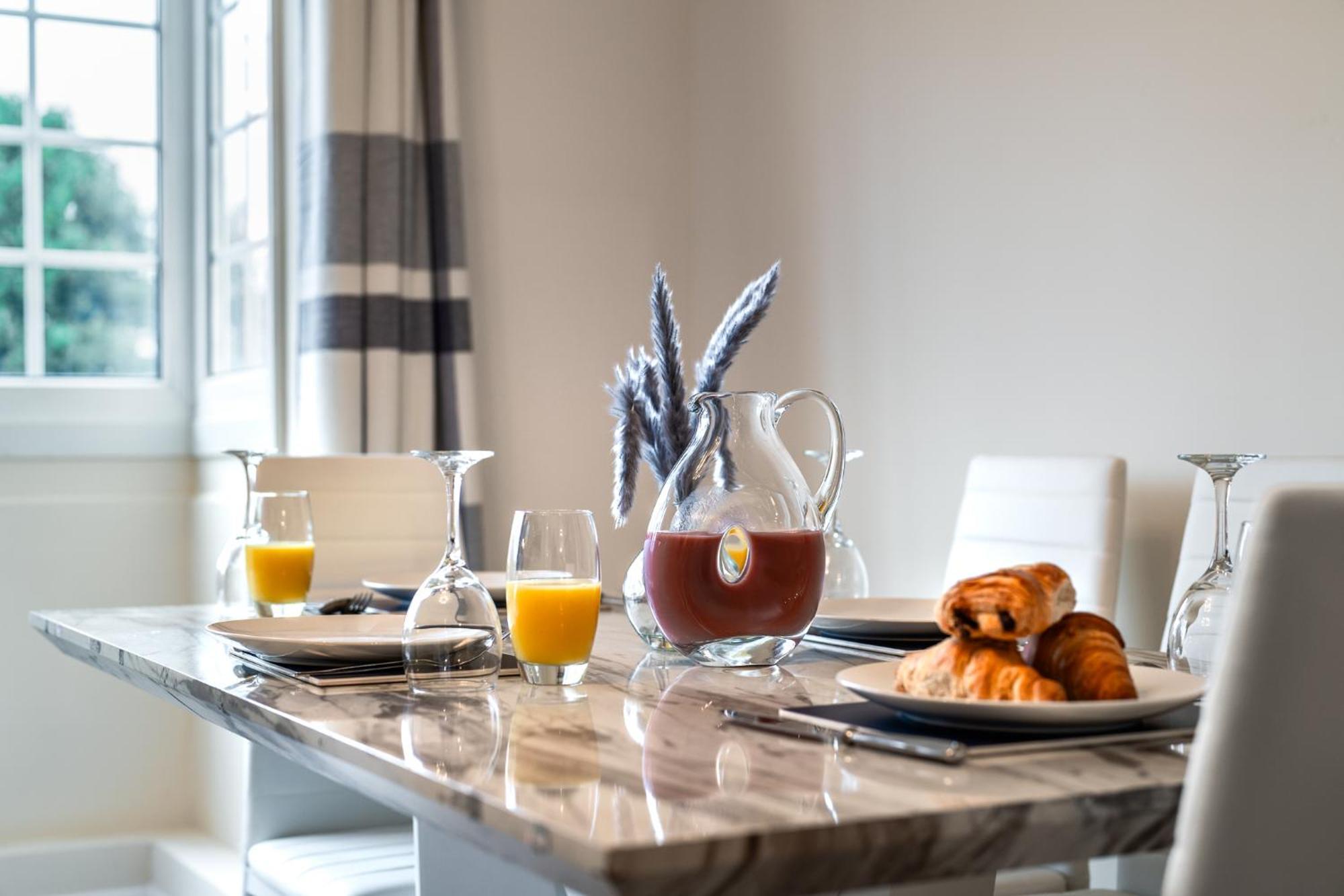 Wilkinsons Home-free Parking, Perfect For Contractors & Weekend Getaways, Near Airport & Excel