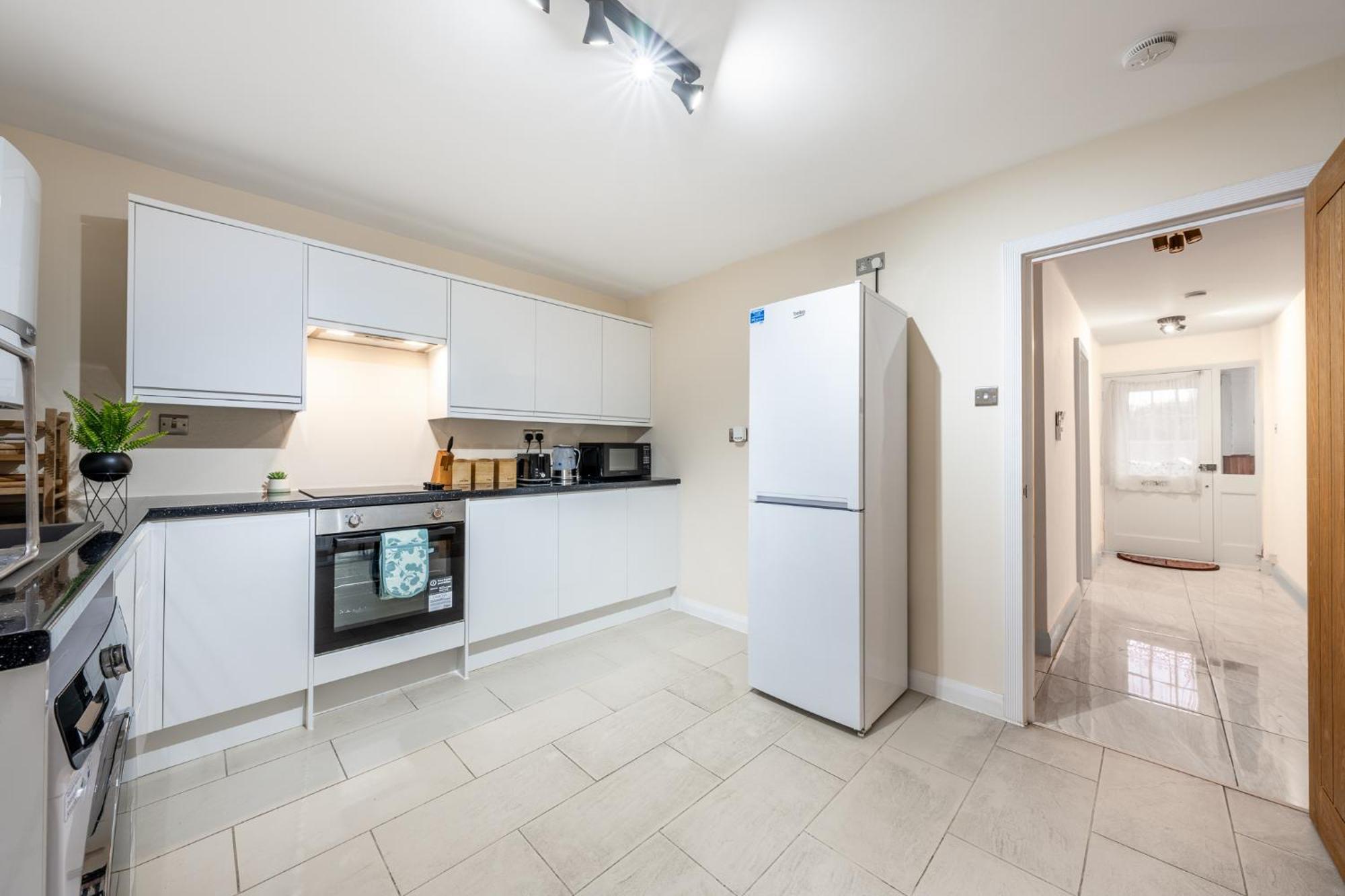 Wilkinsons Home-free Parking, Perfect For Contractors & Weekend Getaways, Near Airport & Excel *