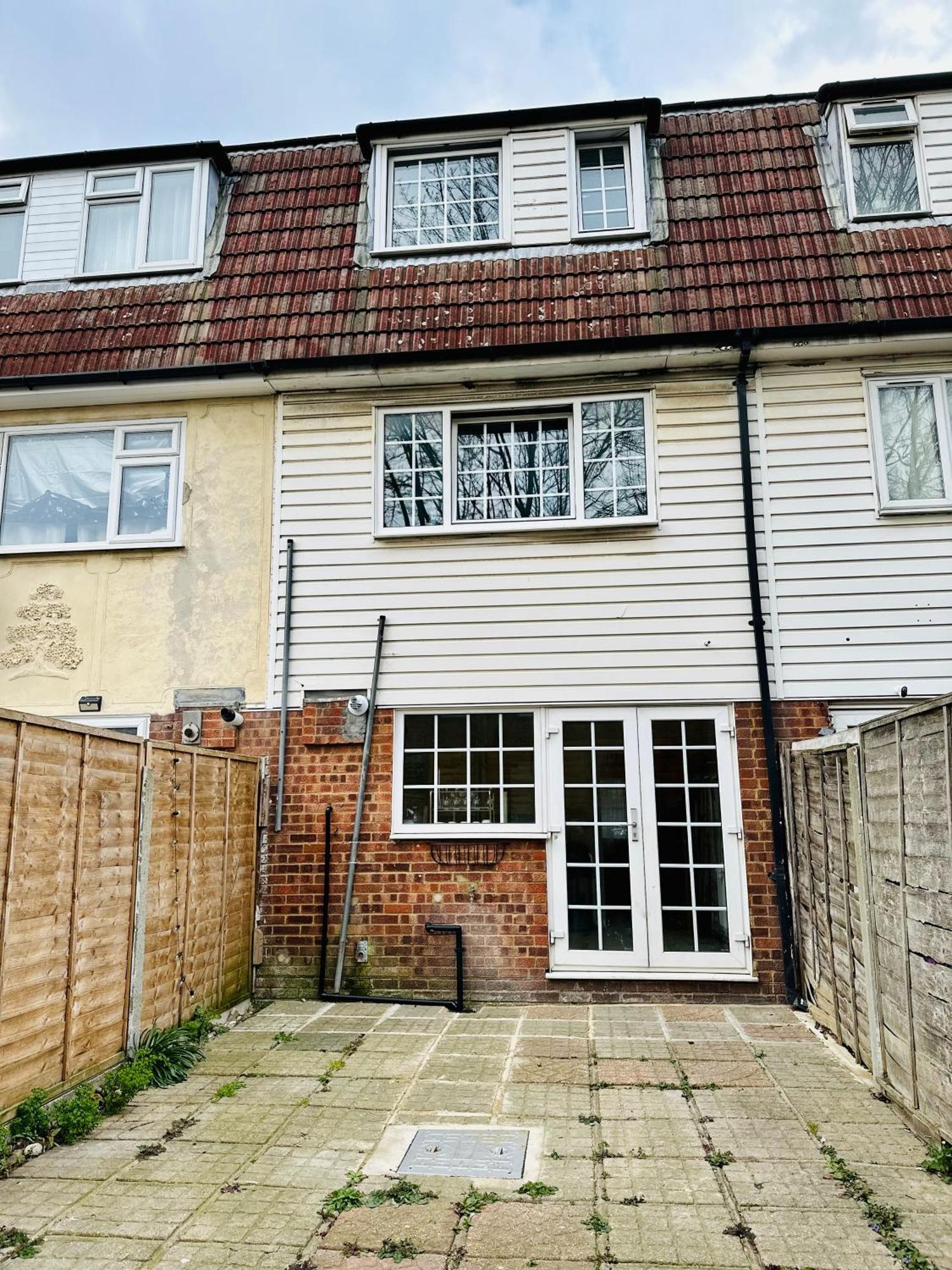 Wilkinsons Home-free Parking, Perfect For Contractors & Weekend Getaways, Near Airport & Excel Londra
